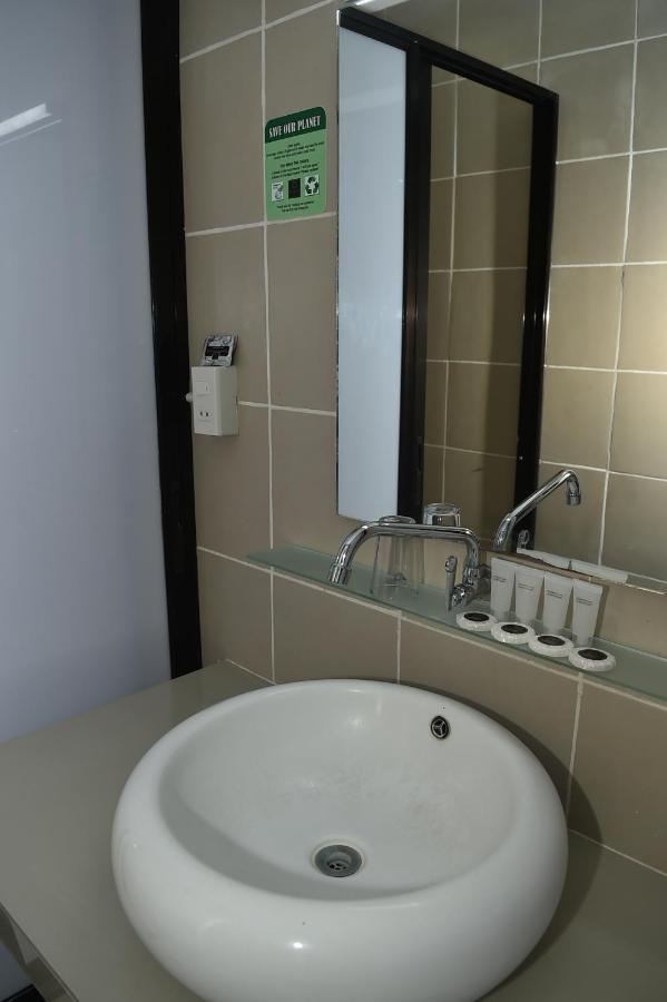Columbus Plaza Hotel General Santos City Екстер'єр фото
