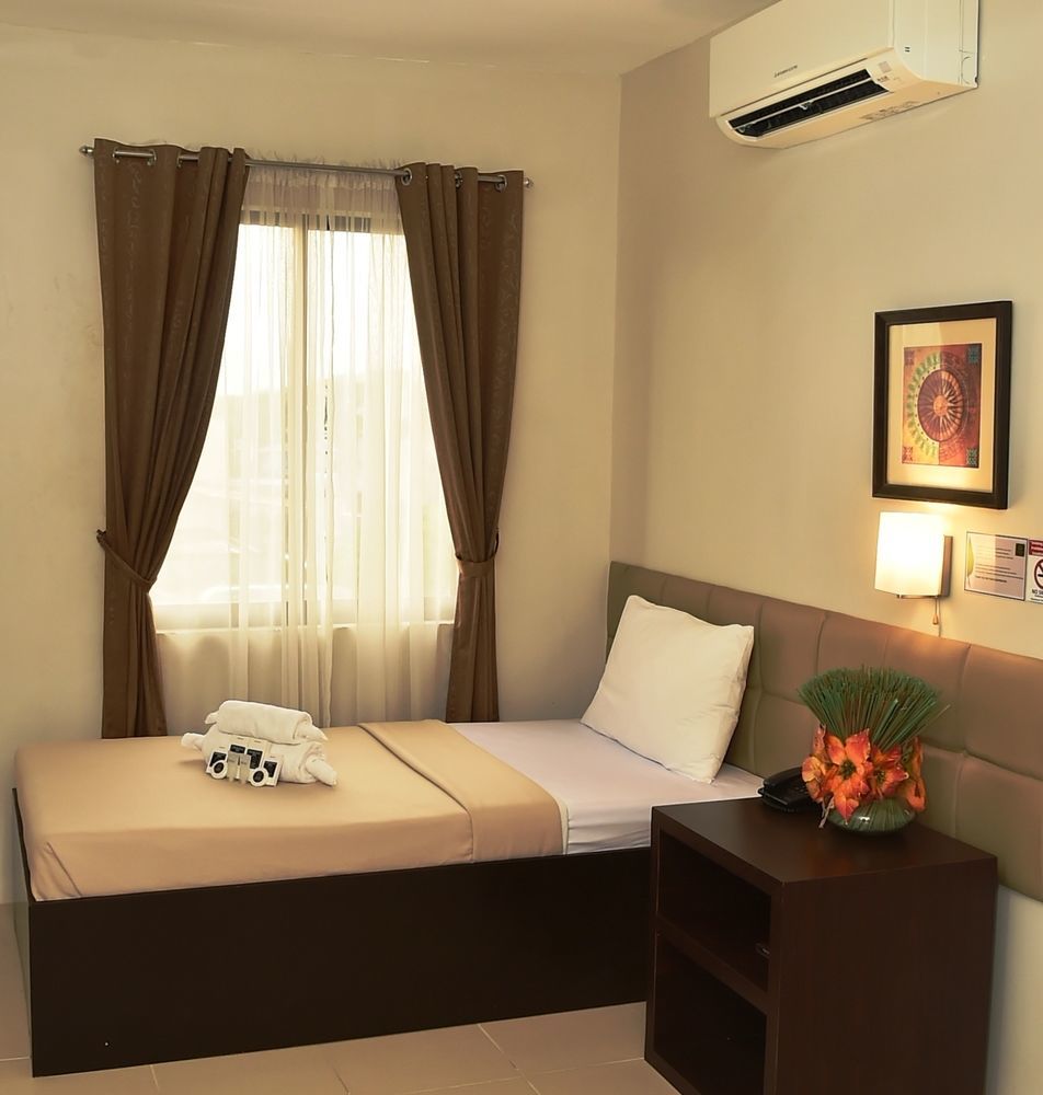 Columbus Plaza Hotel General Santos City Екстер'єр фото