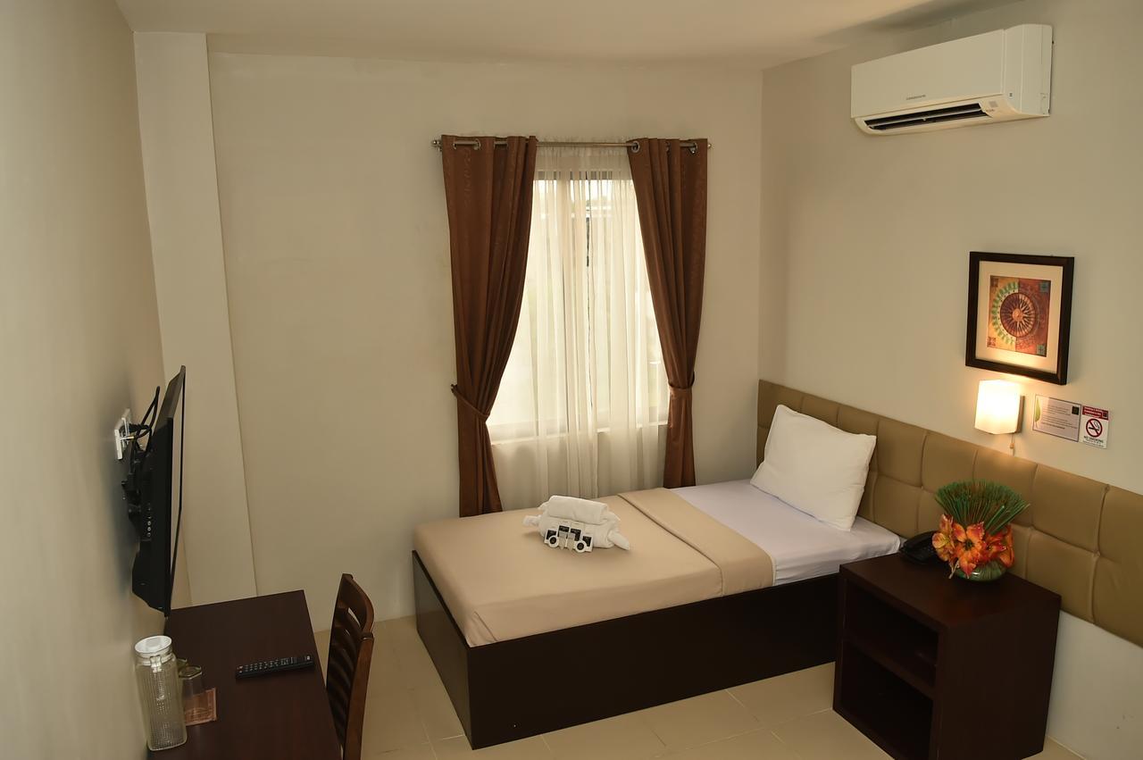 Columbus Plaza Hotel General Santos City Екстер'єр фото